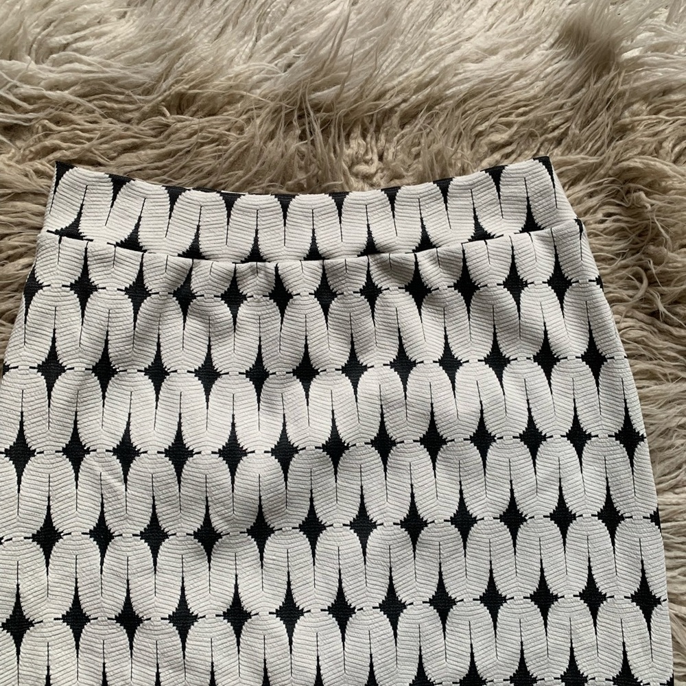 Renee C Leena Printed Skirt - Picture 4 of 6